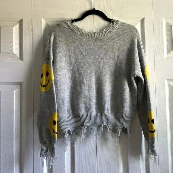 No Comment Women’s Smiley Face Cropped/Distressed Sweater size S - Picture 4 of 4
